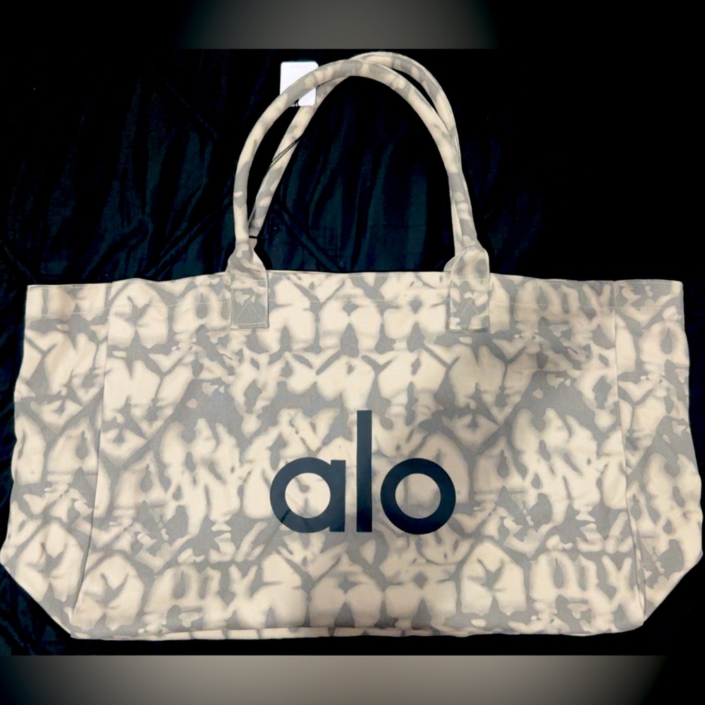 Alo Yoga Grey Tiedye bag